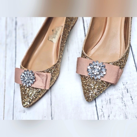 Crown & Ivy Gold Shimmery Sequins Flats W/ Low Heel & Rhinestone Bow Detail 7.5M - Picture 3 of 16